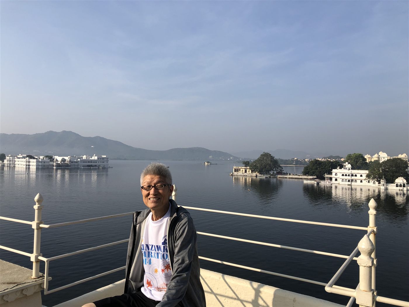 インド・ウダイプルの湖畔の朝